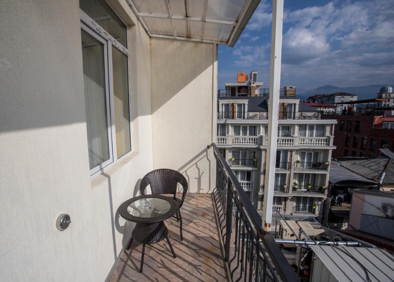 Hotel London Batumi Exterior photo