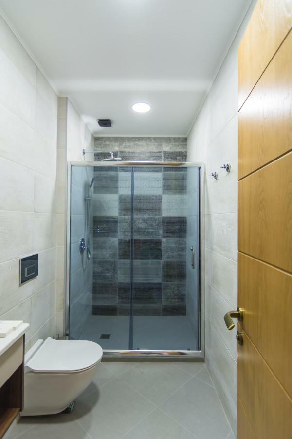 Hotel London Batumi Exterior photo