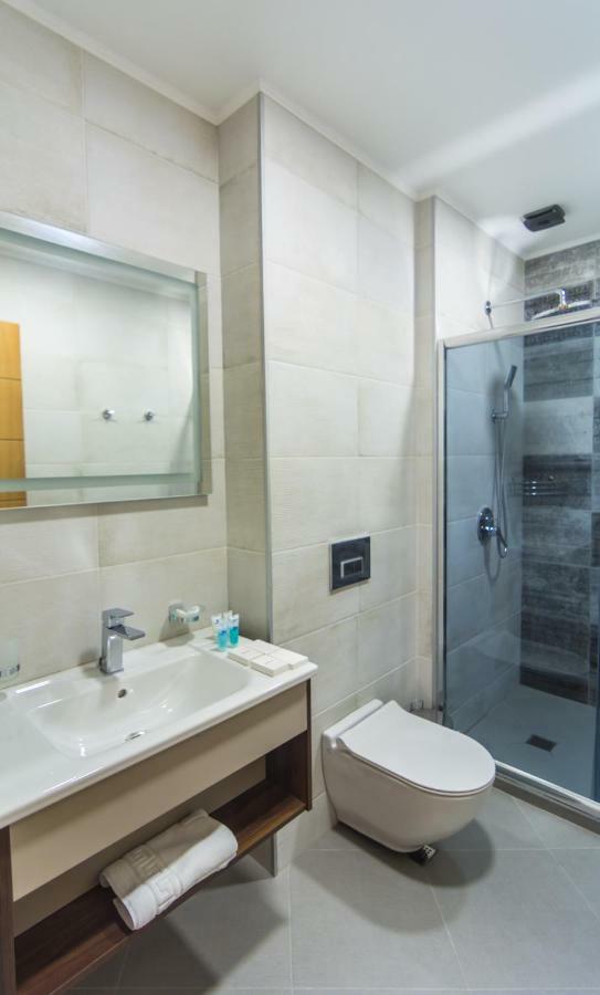 Hotel London Batumi Exterior photo