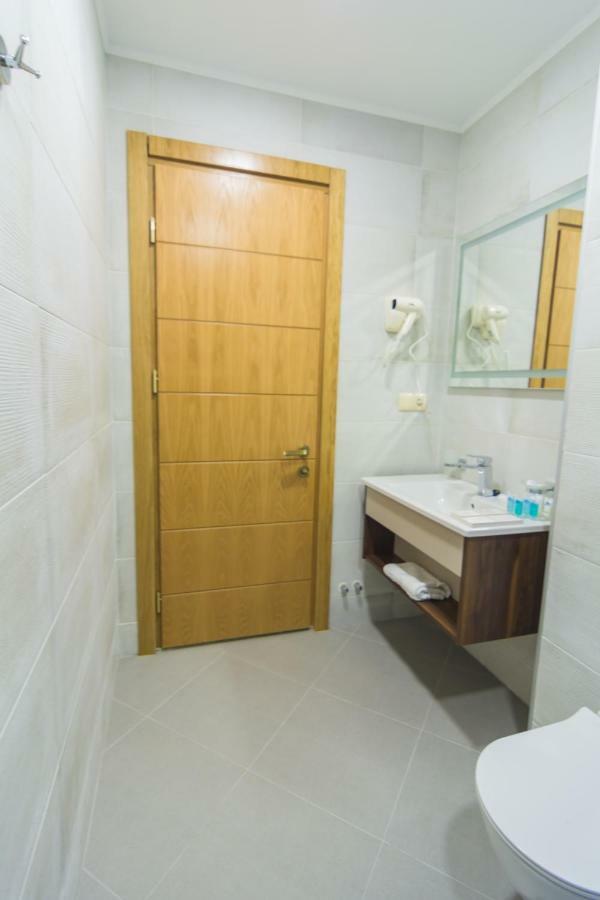 Hotel London Batumi Exterior photo