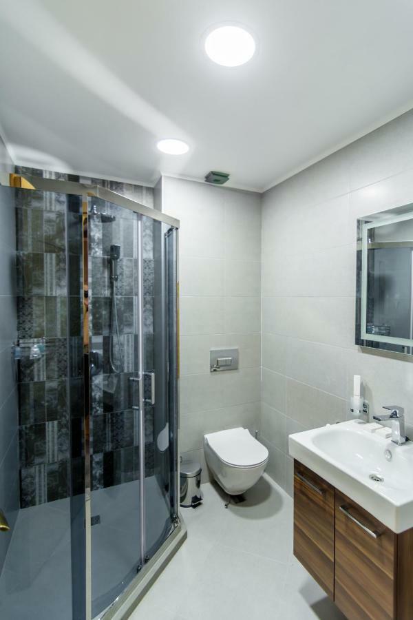 Hotel London Batumi Exterior photo